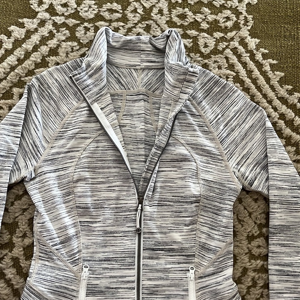 Lululemon - Picture 2 of 6